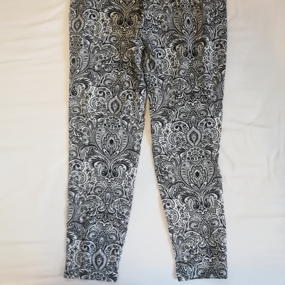 Black and white Print Pants - Picture 3 of 3